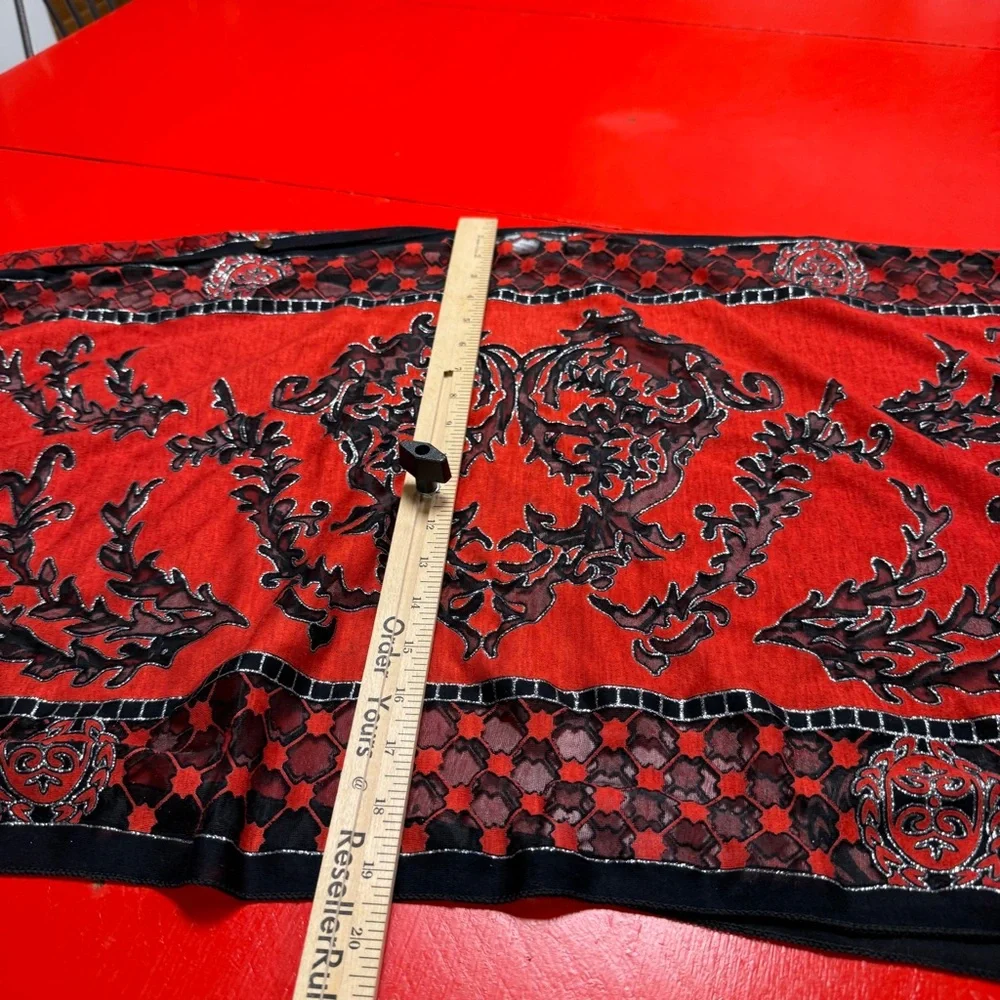 KOKOMO UNLIMITED RED BLACK SHAWL SCARF PONCHOS SHEER AREAS FRINGE ONE SIZE - Picture 2 of 4